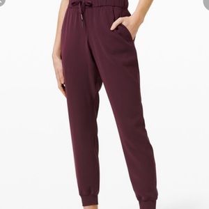 Lululemon on the fly joggers 28”